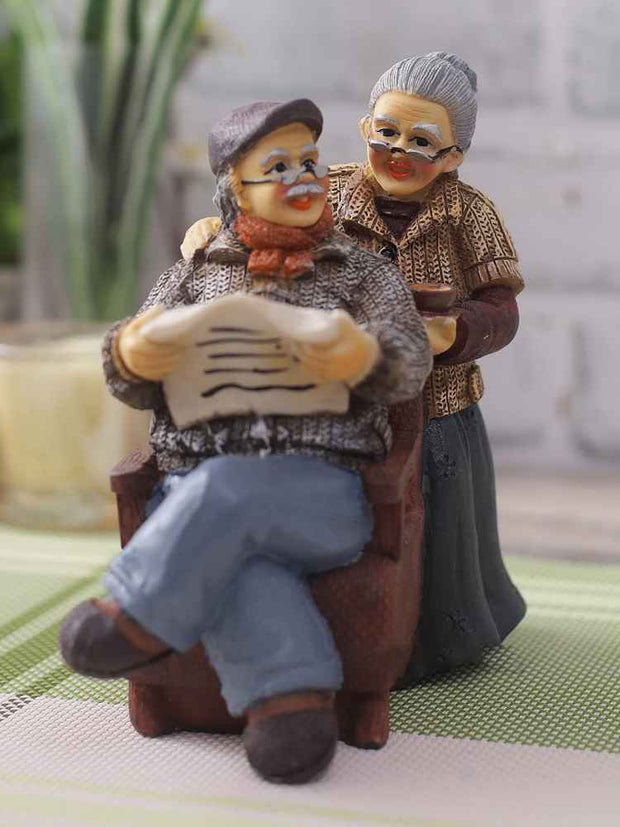Dada Dadi Romantic Couple Miniatures for Home Decor - 8 x 6 x 4 Inches